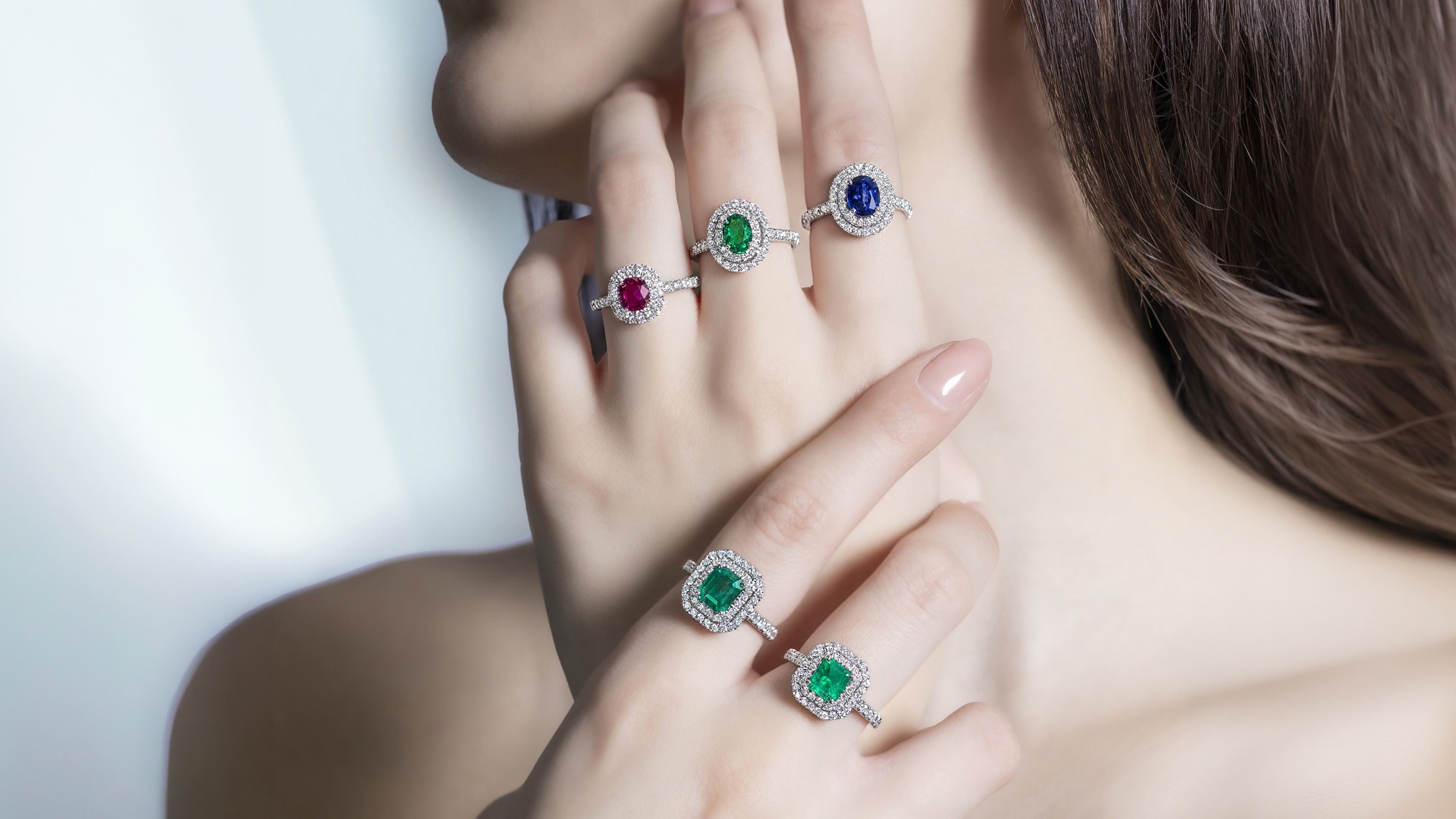 Servicios integrados ePlay/ArtsofT: creación de fotografías y vídeos para boutiques y marcas de joyería.